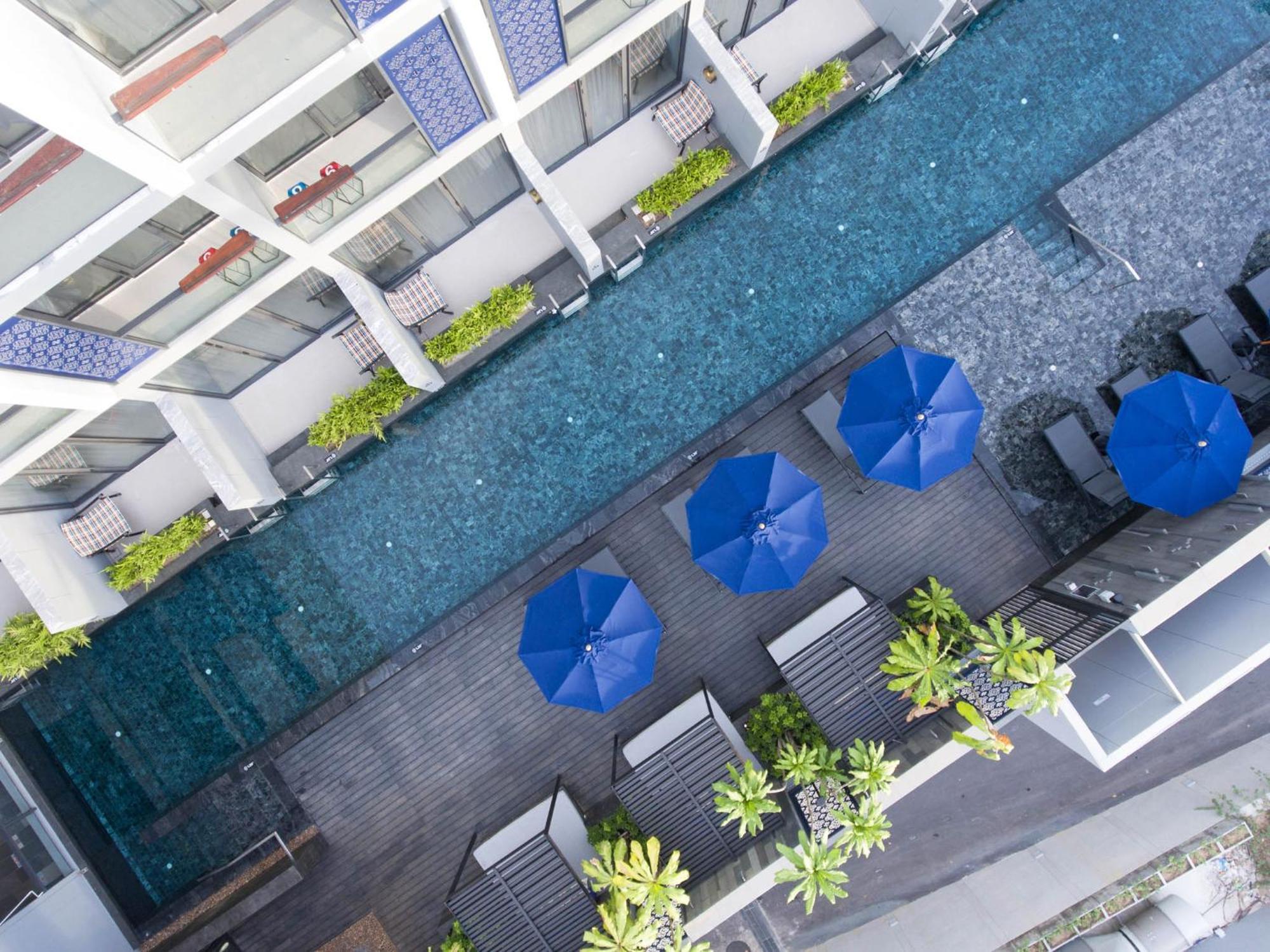 Hotel Indigo Phuket Patong By Ihg Екстериор снимка The swimming pool at the hotel