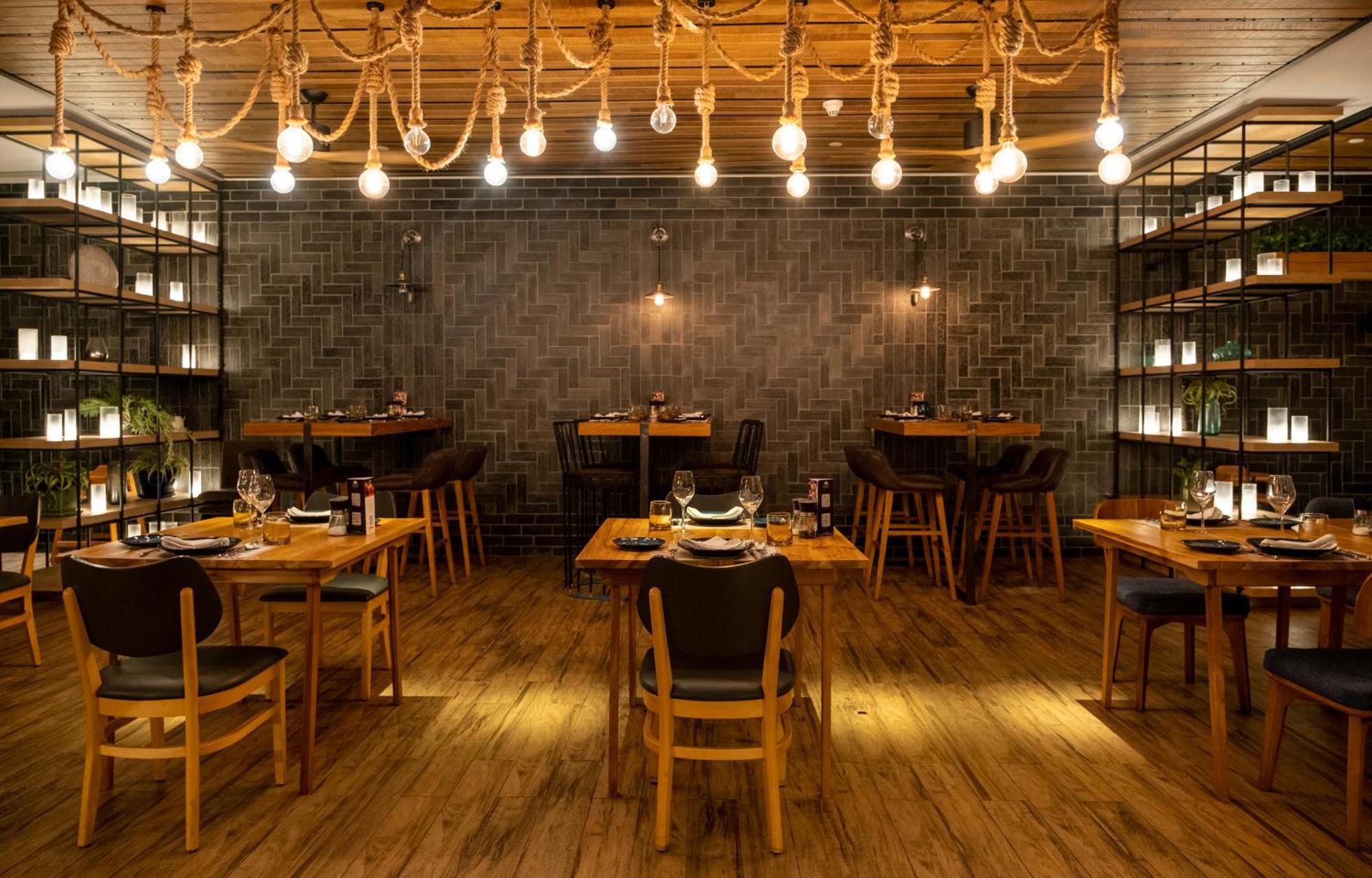Hotel Indigo Phuket Patong By Ihg Екстериор снимка Restaurant interior