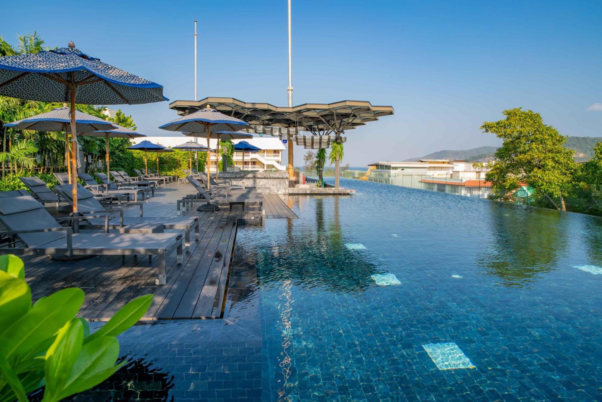 Hotel Indigo Phuket Patong By Ihg Екстериор снимка Infinity pool at the hotel